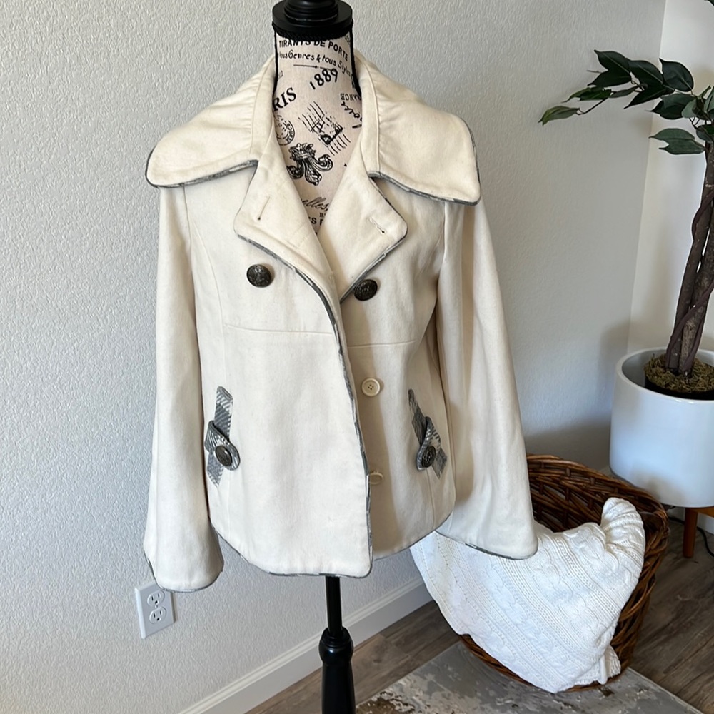 Gently worn SM wool coat.